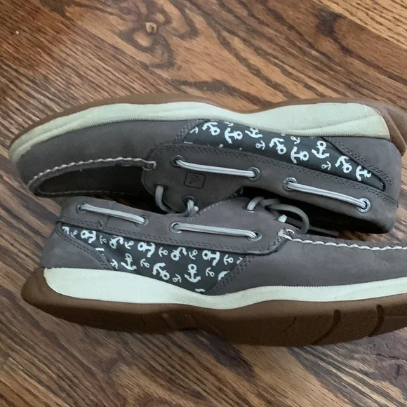 Sorry womens topsides - Picture 5 of 8